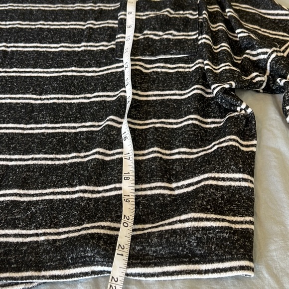 Super soft Everly black/white stripped top size S - Picture 4 of 7